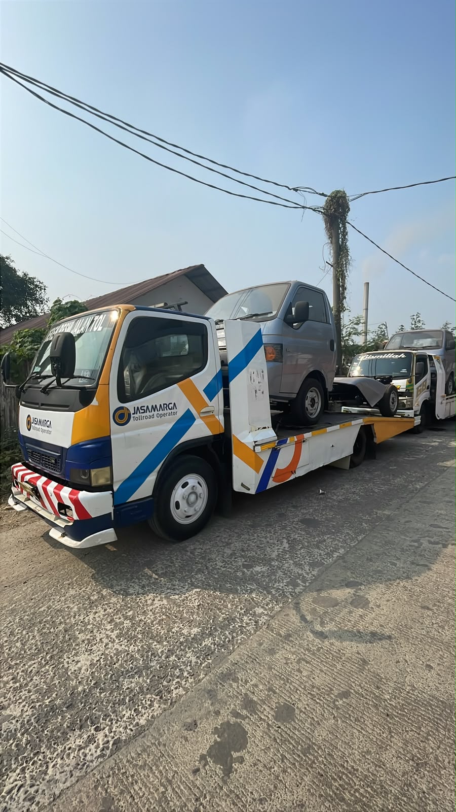 Unit derek dan trailer siap beroperasi